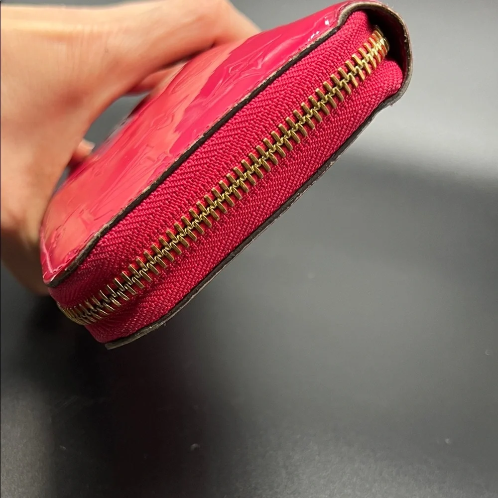 Louis Vuitton Rose Pop Pink Vernis Embossed Zippered Patent Leather Wallet COA - Picture 11 of 13
